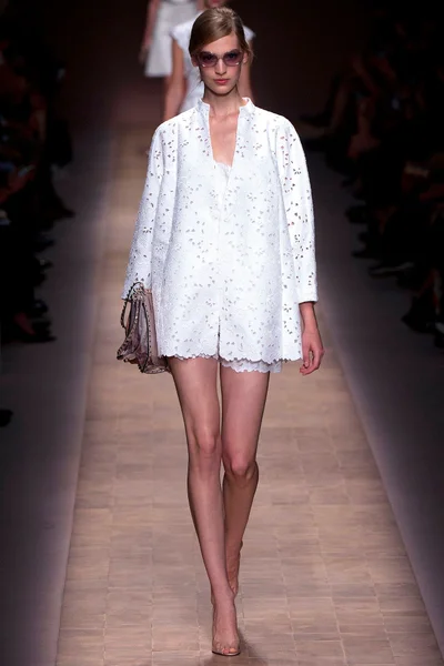 Look 10